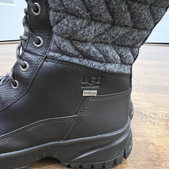 *** SOLD *** Beautiful UGG BOOTS 🥾 - Picture 3 of 4